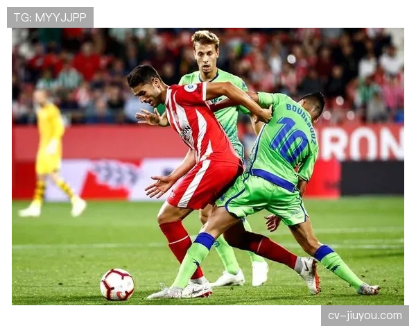 镜头聚焦:比赛第70分钟,贝蒂斯11人全部退回本方三十米区域。 镜头聚焦:比赛第70分钟,贝蒂斯11人全部退回本方三十米区域。